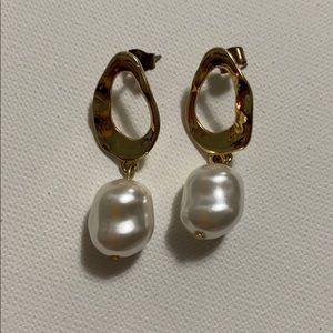 Pearl and golden earrings